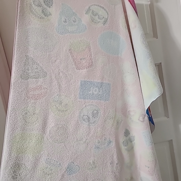 Top Trenz Emoji Bath/ Beach Microfiber Towel Large - Picture 7 of 7